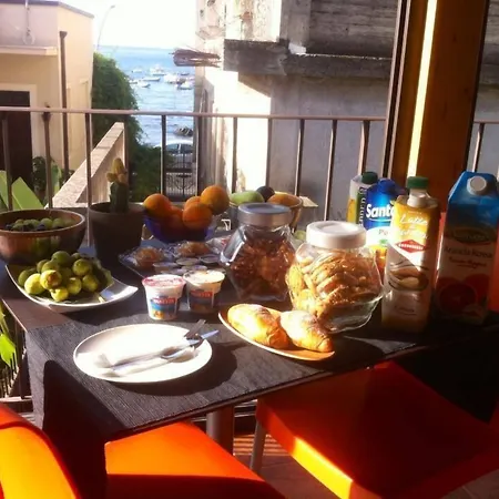 Bed & Breakfast La Scivola Aci Castello